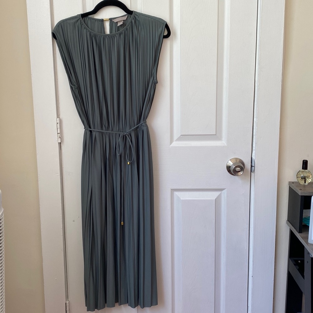 Never Worn Green Midi Dress. Pleats. belted tie waist. Gold detail on ties.